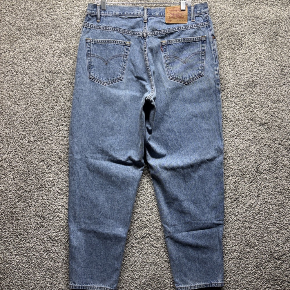 Vintage Levi's Men's 560 Loose Fit Tapered Leg 90s Y2K Canada Size W36 L32